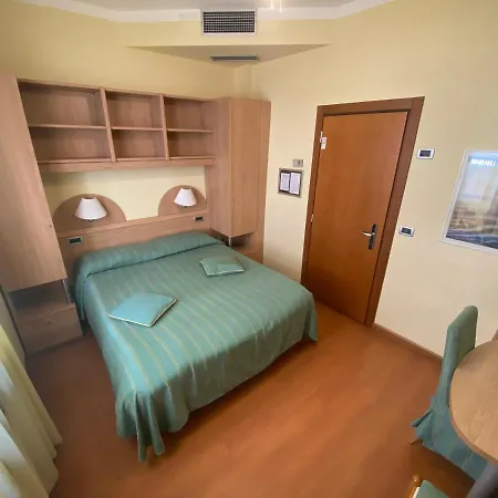 Отель Hotel Zurigo Варацце