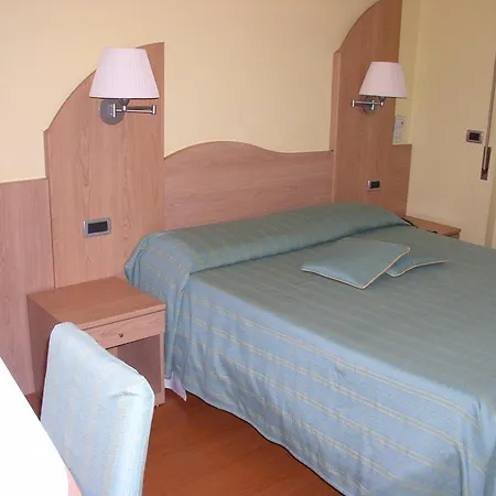 Hotel Zurigo Varraze