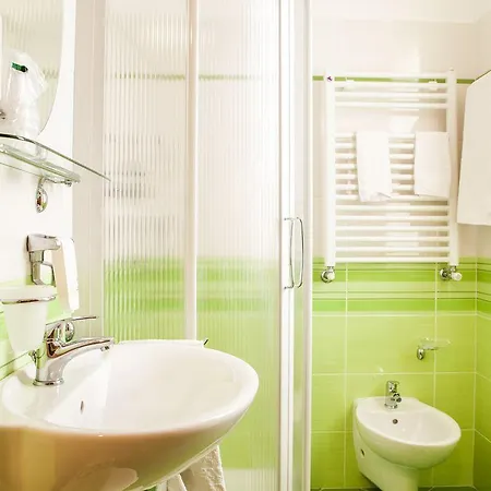 Zurigo מלון ואראצה