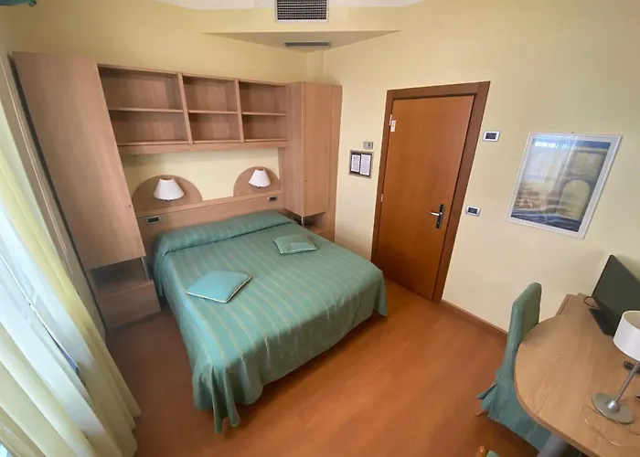 Hotel Zurigo Varraze